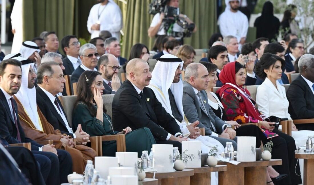 Azerbaycan Cumhurbaşkanı İlham Aliyev ile Ermenistan Başbakanı Nikol Paşinyan, Abu