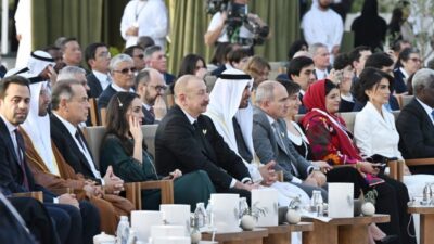 Azerbaycan Cumhurbaşkanı İlham Aliyev ile Ermenistan Başbakanı Nikol Paşinyan, Abu