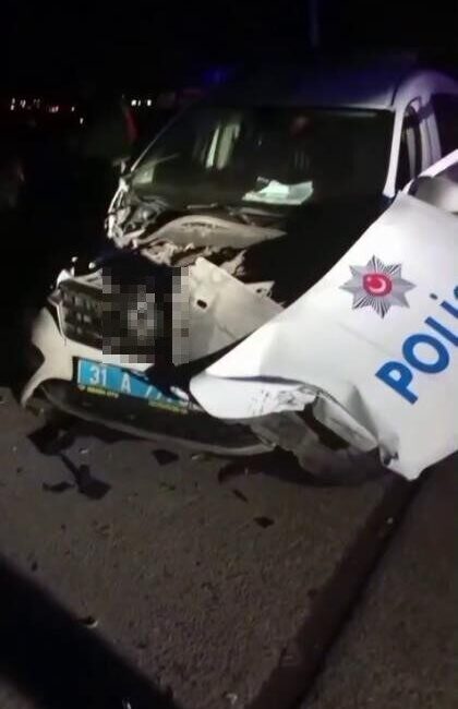 Hatay’ın Arsuz ilçesinde, alkollü bir sürücünün direksiyon hakimiyetini kaybetmesi sonucu