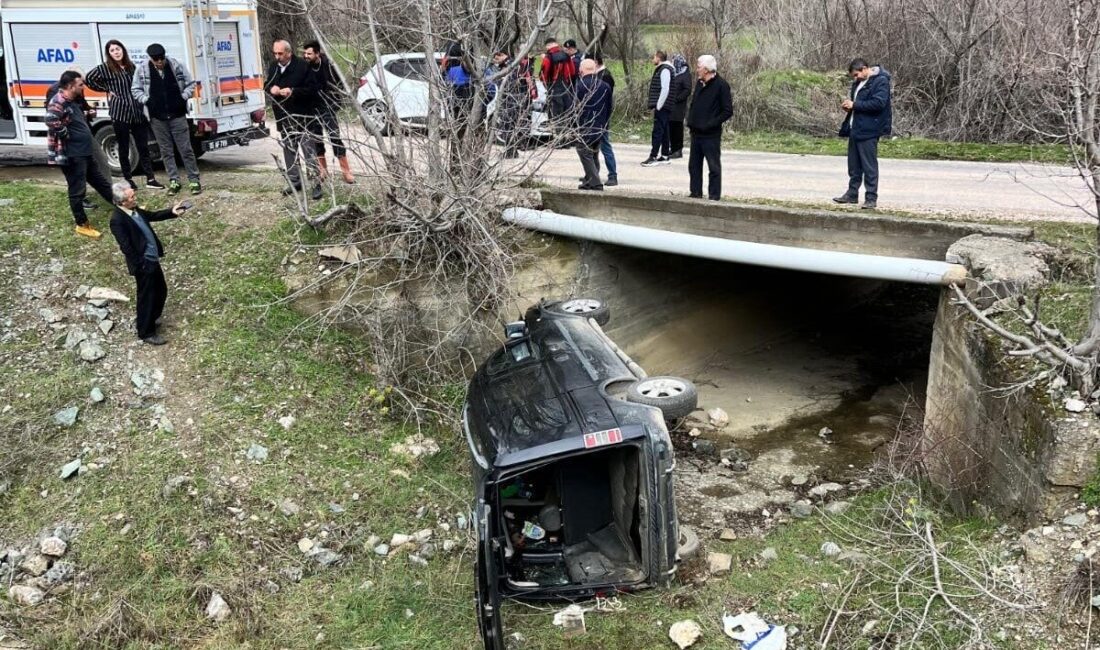 Amasya’nın bir köyünde meydana gelen trafik kazasında, sürücüsünün kontrolünü kaybettiği