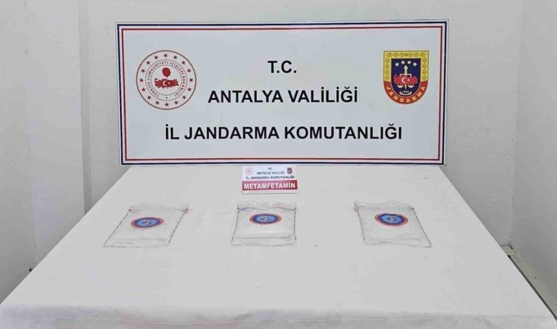Antalya’nın Kepez ilçesinde düzenlenen bir operasyonda 1 kilo 810 gram