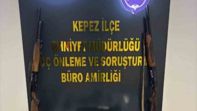 Antalya’nın Kepez ilçesinde, çeşitli silahlar ve uyuşturucu maddeler bulundu, 5