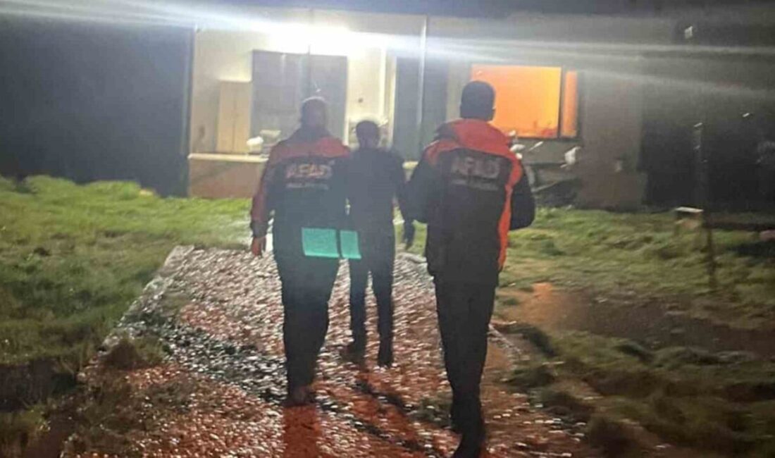 Muğla’nın Menteşe ilçesine bağlı Yerkesik Mahallesi’nde aşırı yağışlar sonucu aracı