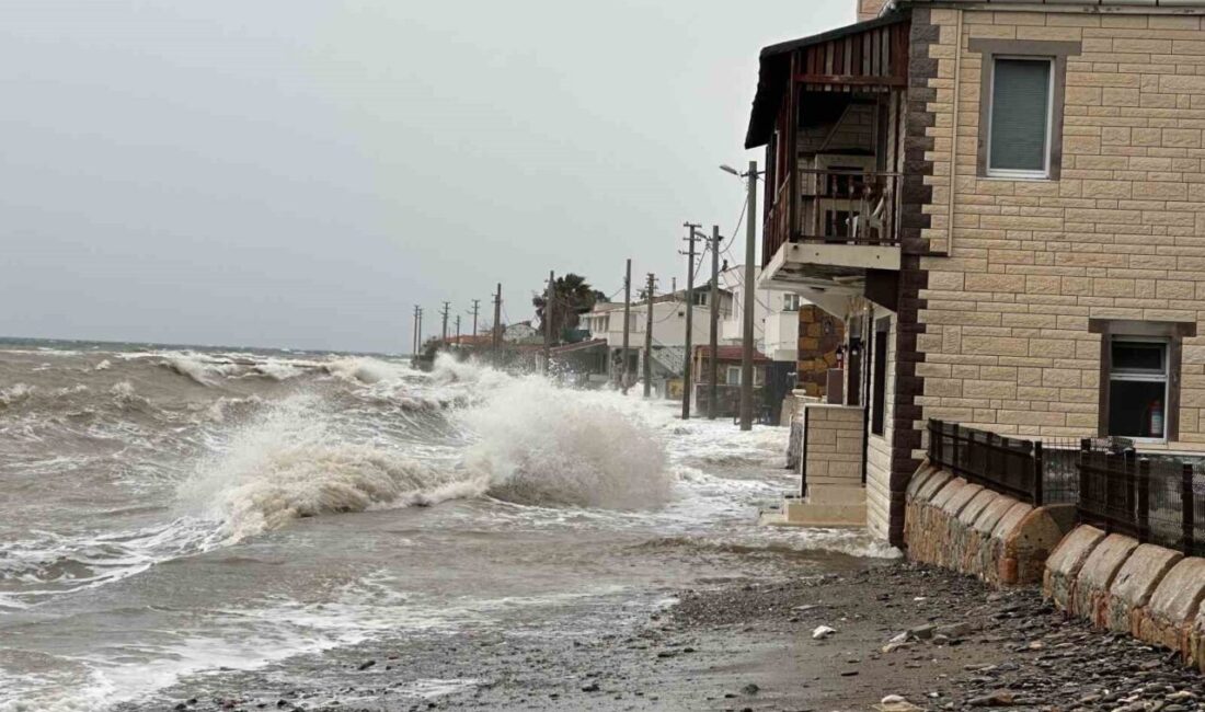 Ayvacık ilçesine bağlı Küçükkuyu beldesinde meydana gelen şiddetli fırtına, denizin
