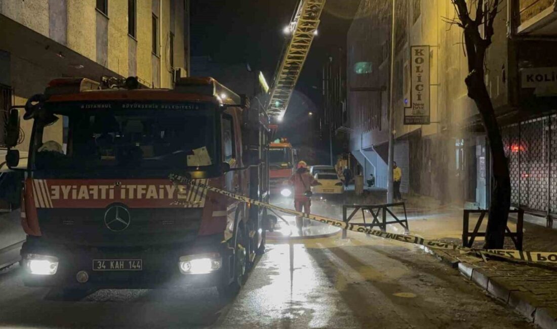 Bağcılar ilçesindeki bir binanın en üst katında bulunan ve kağıt