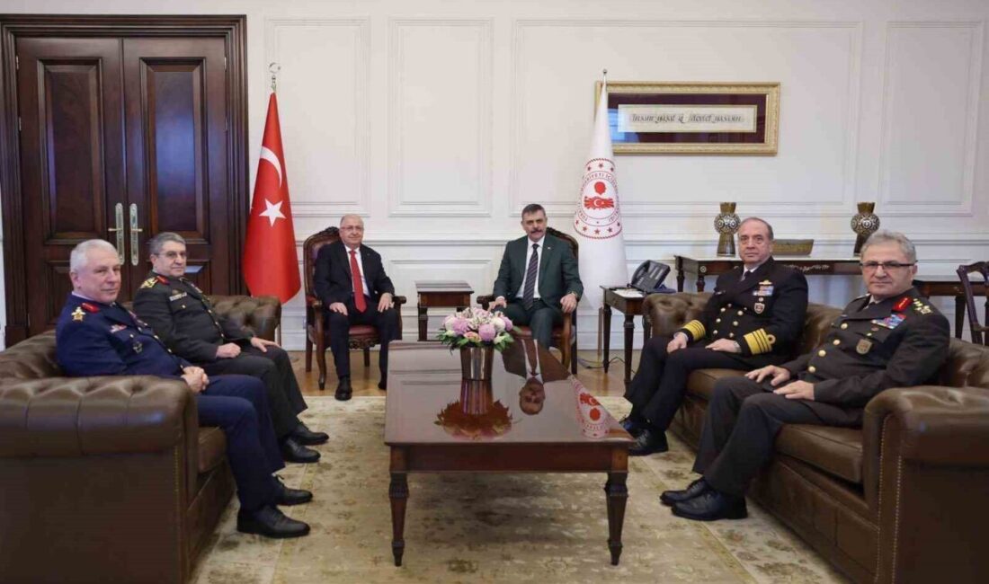 Milli Savunma Bakanı Yaşar Güler, Genelkurmay Başkanı Orgeneral Selçuk Bayraktaroğlu,