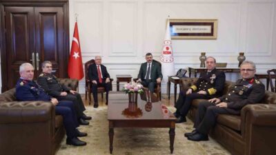 Milli Savunma Bakanı Yaşar Güler, Genelkurmay Başkanı Orgeneral Selçuk Bayraktaroğlu,