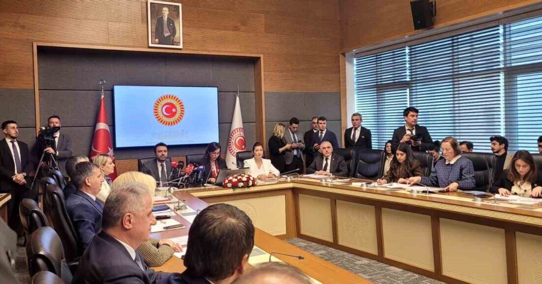 Sağlık Bakanı Kemal Memişoğlu, Alo 191 Danışma Hattı aracılığıyla madde