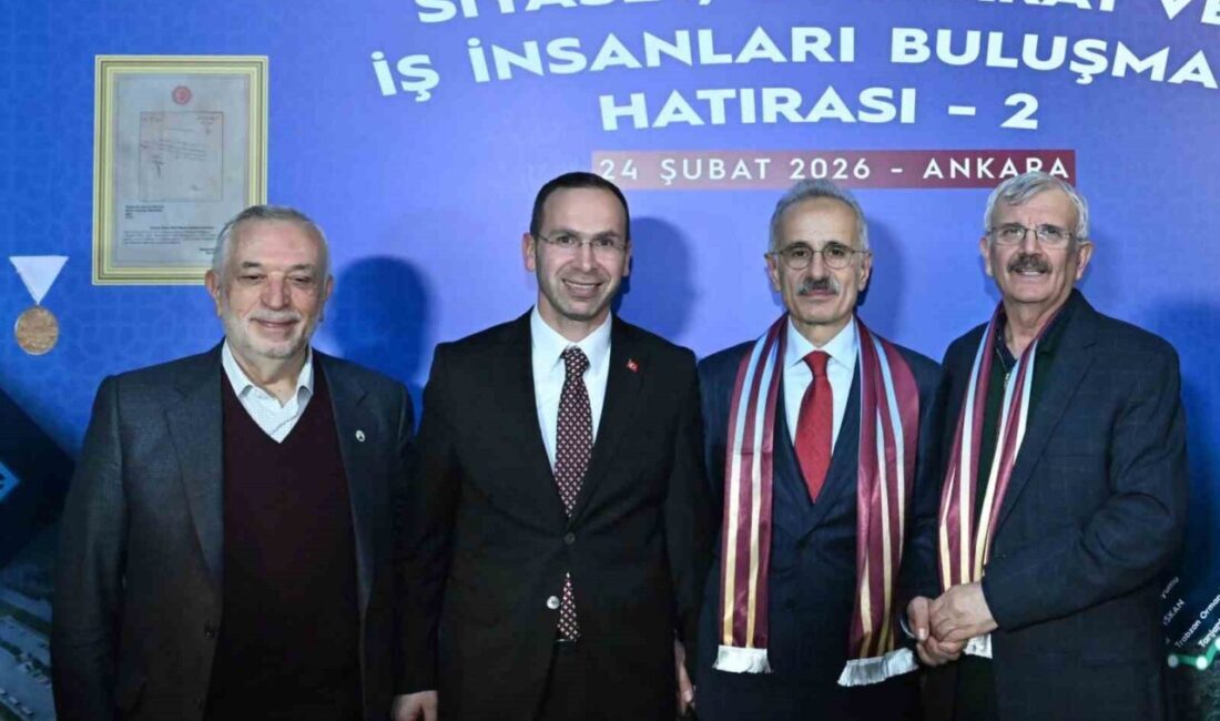 Ulaştırma ve Altyapı Bakanı Abdulkadir Uraloğlu, Ankara’daki ‘Trabzon; Siyaset, Bürokrasi
