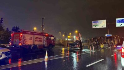 İstanbul’un Bakırköy ilçesinde, kayganlaşan yolda kontrolü kaybeden bir hafriyat kamyonu,