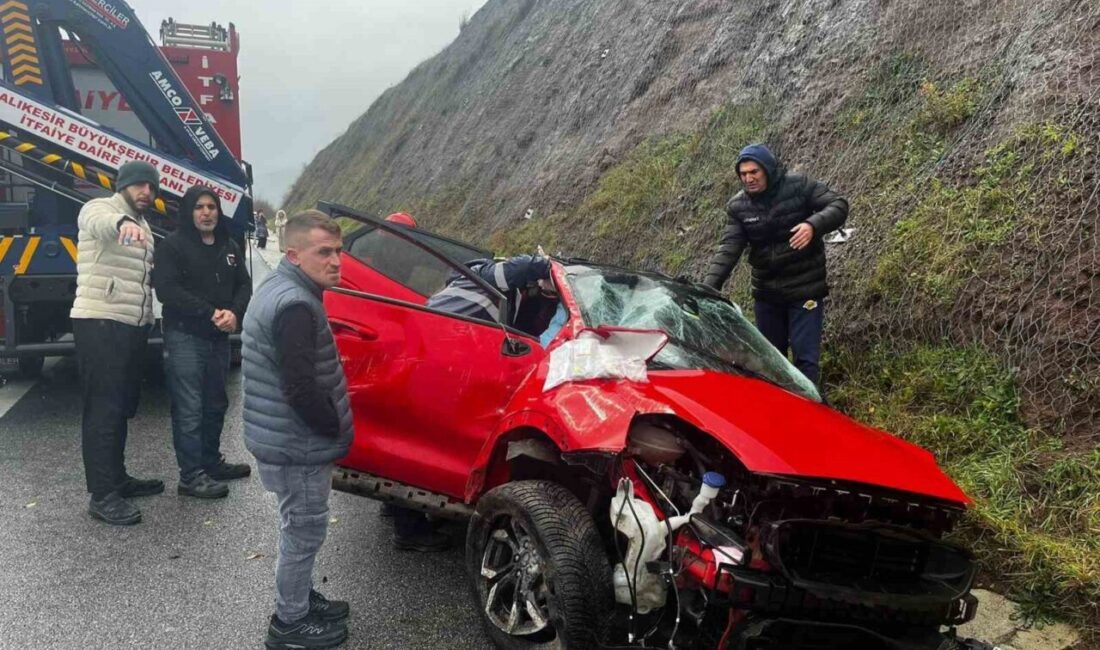 Balıkesir’de meydana gelen trafik kazasında, İzmir-İstanbul otoyolunda kayarak yoldan çıkan