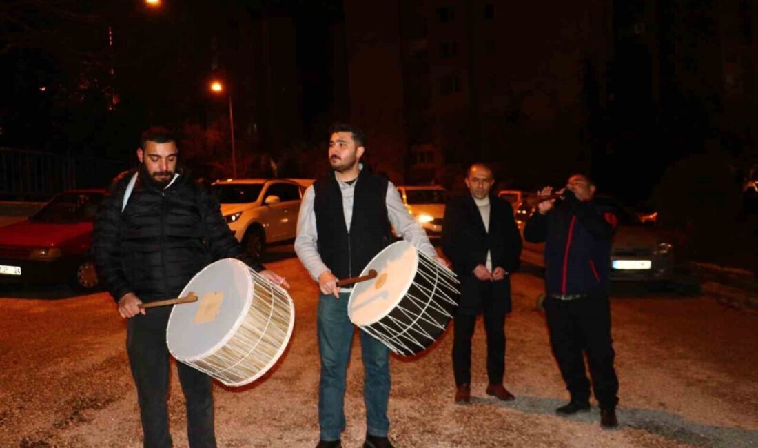 Ankara’da Ramazan ayının başlamasıyla birlikte davulcular ilk sahur vakti için