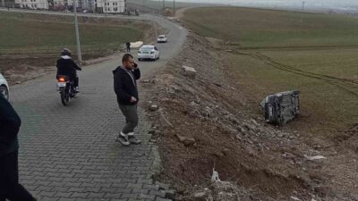 Batman ilinde, bir otomobilin şarampole yuvarlanması sonucu meydana gelen trafik