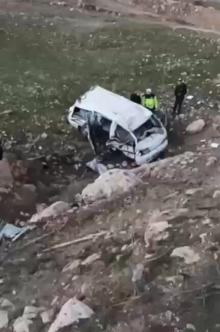 Batman’ın Gercüş ilçesinde meydana gelen bir trafik kazasında aracın uçuruma