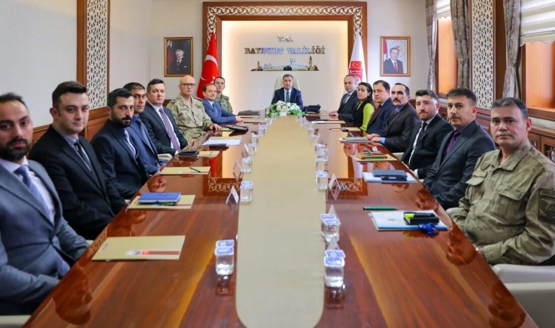 Bayburt Valisi Mustafa Eldivan başkanlığında düzenlenen Genişletilmiş İl Güvenlik ve