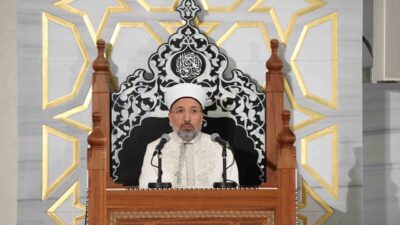 Diyanet İşleri Başkanı Safi Arpaguş’un liderliğinde, yurt genelinde Berat Gecesi