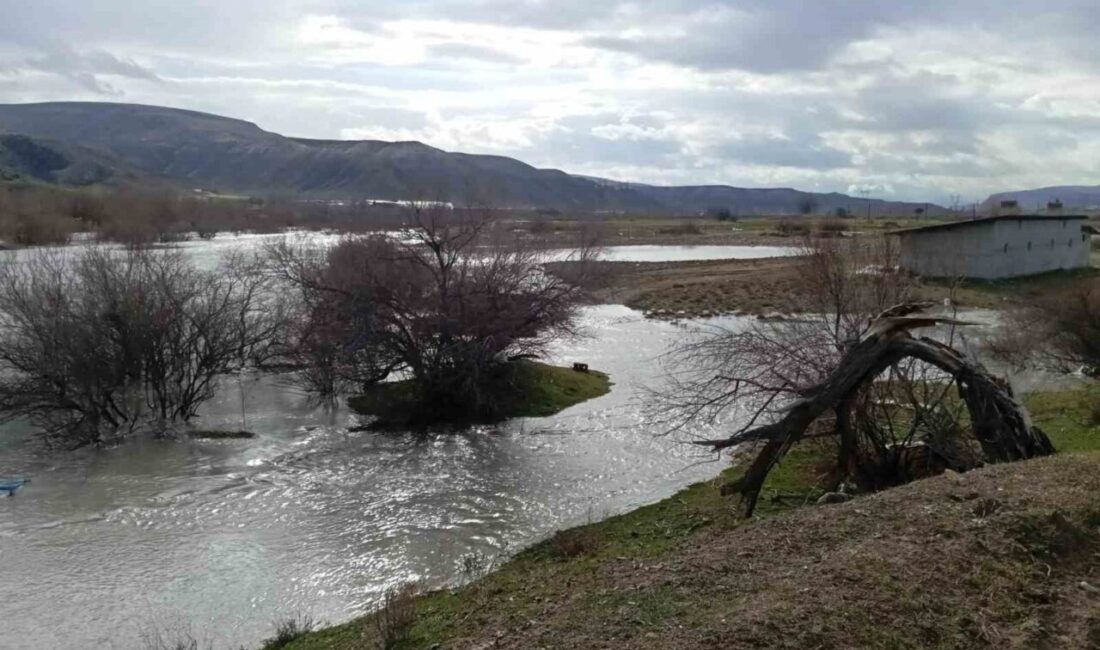 Beypazarı ilçesinde etkili olan sağanak yağış sonrasında dere taştı ve