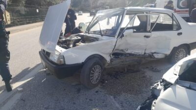 Bilecik’te meydana gelen trafik kazasında 2 aracın çarpışması sonucu 4