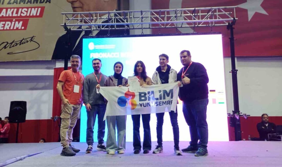 Manisa’nın Yunusemre ilçesinde bulunan Bilim Okulları öğrencileri, İzmir’de düzenlenen Fibonacci