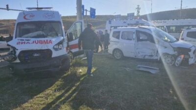Bingöl’de bir ambulans ile hafif ticari aracın çarpışması sonucu meydana