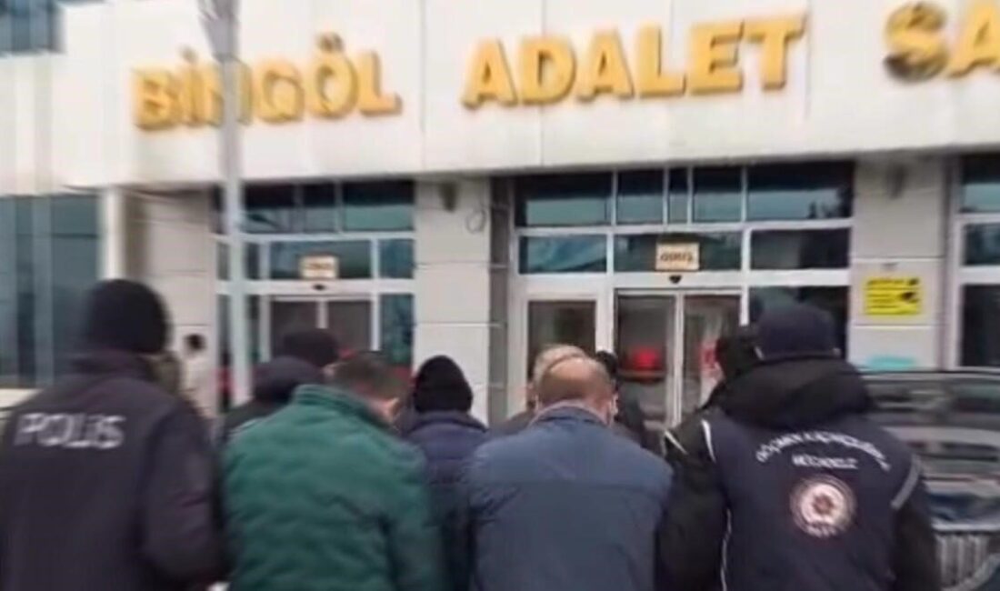 Bingöl’de İl Emniyet Müdürlüğü ekipleri, göçmen kaçakçılığına karşı gerçekleştirdikleri operasyonda