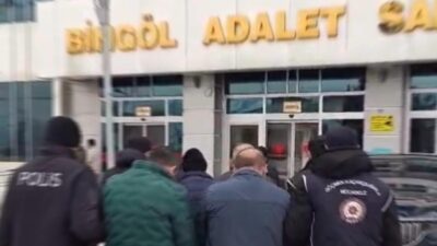 Bingöl’de İl Emniyet Müdürlüğü ekipleri, göçmen kaçakçılığına karşı gerçekleştirdikleri operasyonda