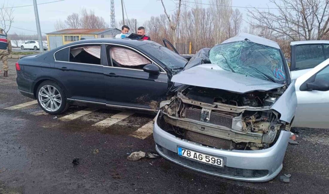 Bingöl’de meydana gelen trafik kazasında, iki otomobilin çarpışması sonucunda oluşan