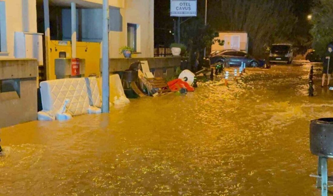 Bodrum ilçesinde şiddetli yağışlar sele neden oldu. Cadde ve sokaklar