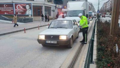 Bozüyük ilçesinde polis ekipleri tarafından dron yardımıyla yaya geçidi denetimi
