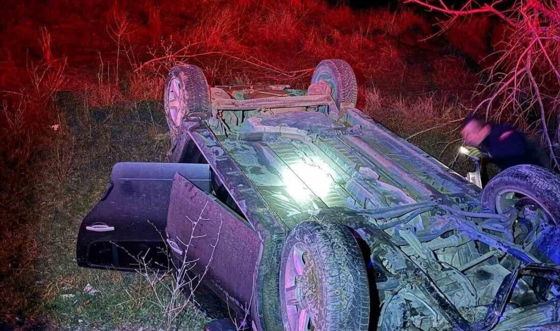 Bucak ilçesinde meydana gelen trafik kazasında sürücü direksiyon hakimiyetini kaybederek