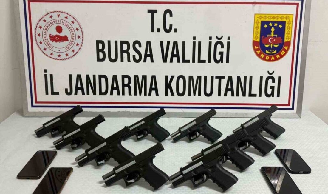 Bursa’da jandarma tarafından gerçekleştirilen operasyonda ruhsatsız silah ticareti yaptığı tespit