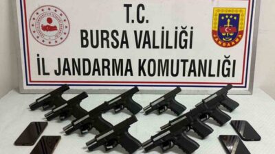 Bursa’da jandarma tarafından gerçekleştirilen operasyonda ruhsatsız silah ticareti yaptığı tespit