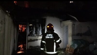 Bursa’nın Osmangazi ilçesine bağlı Soğanlı Mahallesi Sevgi Sokak’ta, sabahın erken