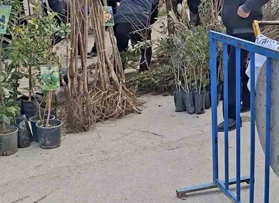 Bursa’nın İnegöl ilçesinde, izinsiz şekilde seyyar satış yapan 2 kişi,