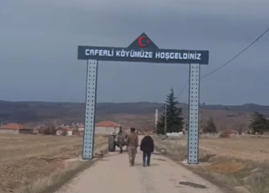 Şefaatli ilçesine bağlı Caferli Köyü’nde köy girişine yeni bir tabela