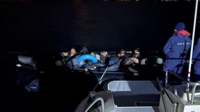 Çanakkale’nin Ayvacık ilçesi açıklarında, Sahil Güvenlik Komutanlığı ekipleri tarafından lastik
