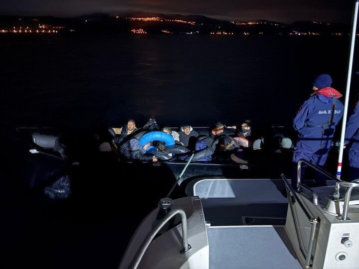 Çanakkale’nin Ayvacık ilçesi açıklarında, Sahil Güvenlik Komutanlığı ekipleri tarafından lastik