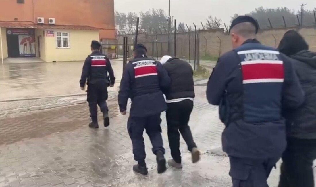 Çanakkale’de düzenlenen operasyonda 90 kaçak göçmen yakalandı. Ayrıca, yapılan operasyonlarda