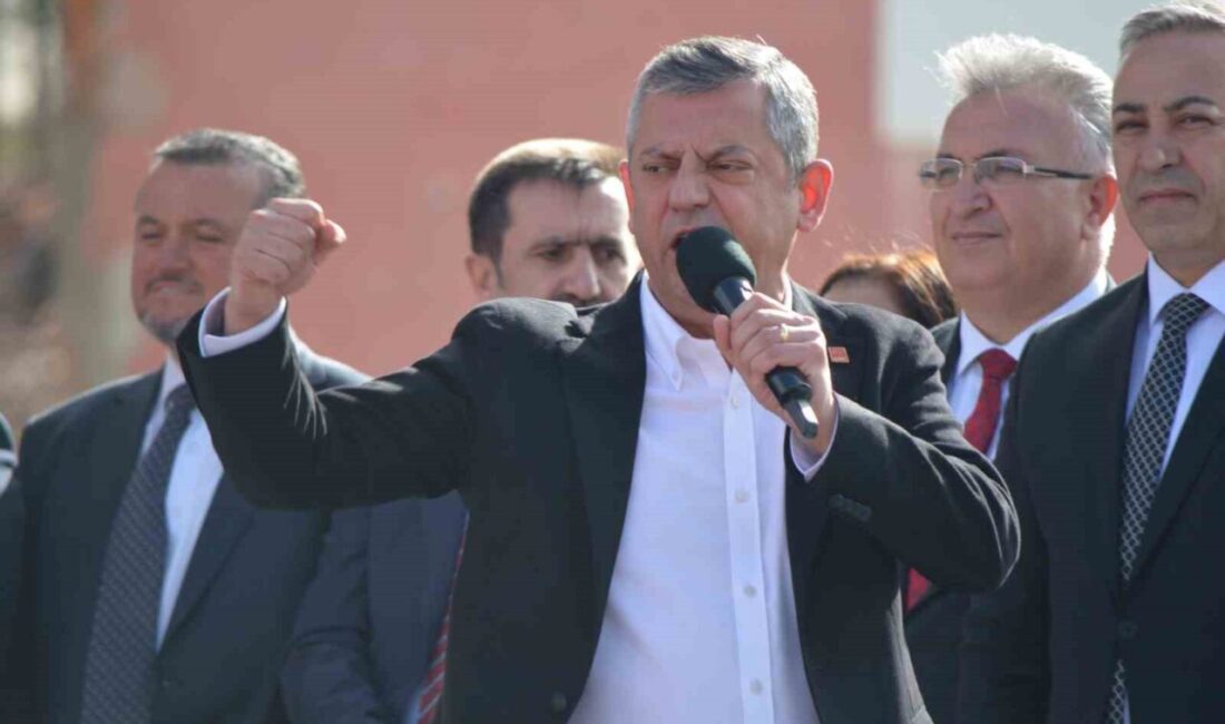 CHP Genel Başkanı Özgür Özel, Çorum’da yaptığı konuşmada, Türkiye’ye Cumhuriyeti