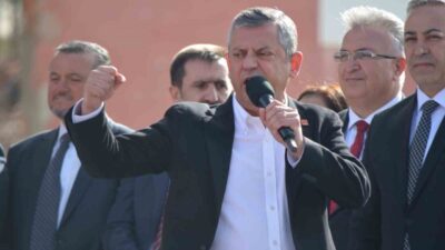 CHP Genel Başkanı Özgür Özel, Çorum’da yaptığı konuşmada, Türkiye’ye Cumhuriyeti