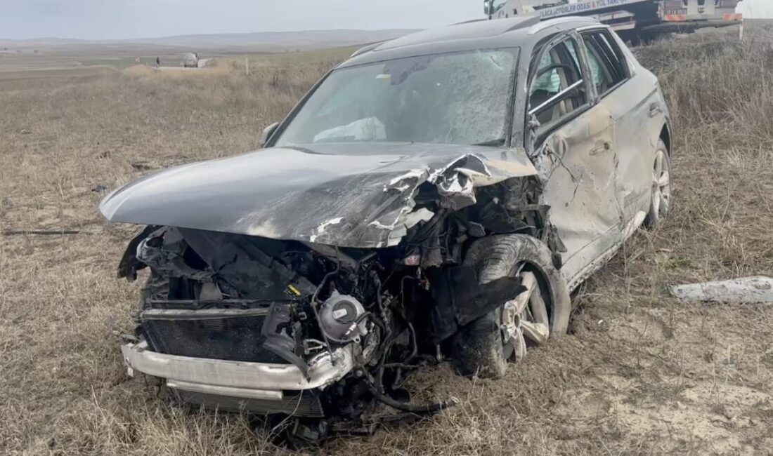 Çorum’un Alaca ilçesinde tır ile cipin karıştığı bir trafik kazası