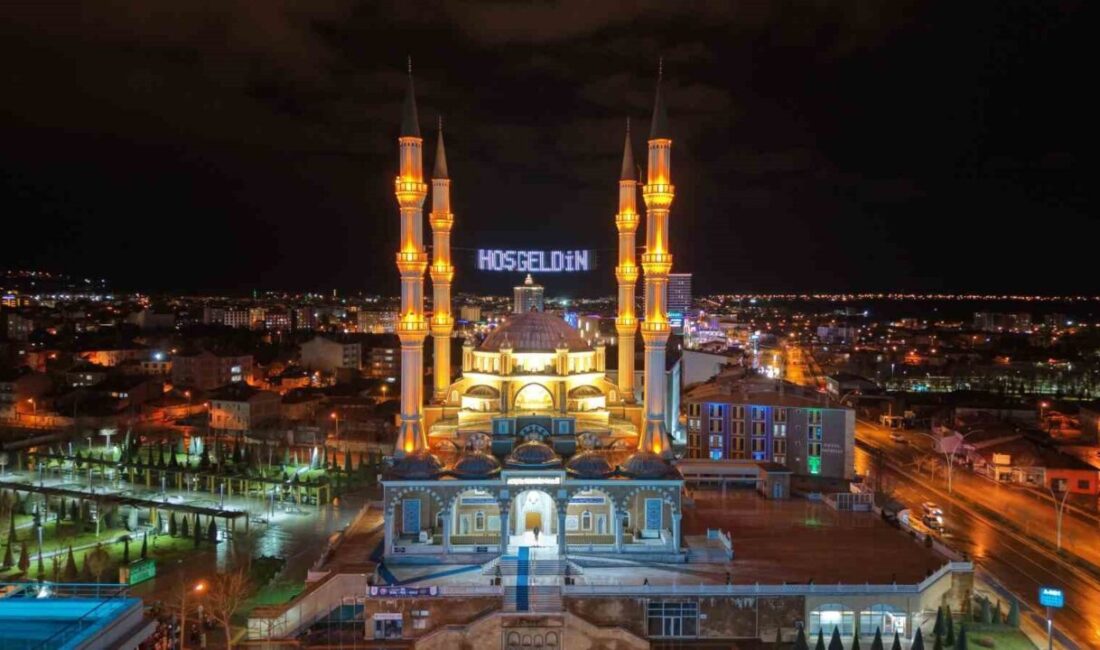 Çorum’da Akşemseddin Camii’nde Ramazan ayının ilk teravih namazı kılınarak, 7’den