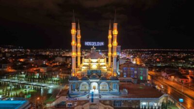 Çorum’da Akşemseddin Camii’nde Ramazan ayının ilk teravih namazı kılınarak, 7’den