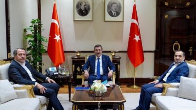 Cumhurbaşkanı Yardımcısı Cevdet Yılmaz, Memur-Sen Genel Başkanı Ali Yalçın’ı kabul