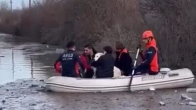 Muğla’nın Menteşe ilçesinde suyun yükselmesi nedeniyle dere yatağında sıkışan 5