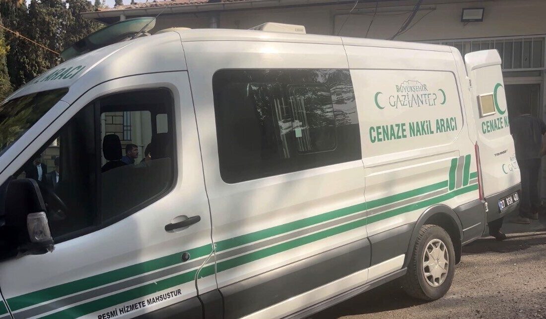 Gaziantep’te yaşanan bir olayda, düğün salonu önünde gerçekleşen silahlı saldırı