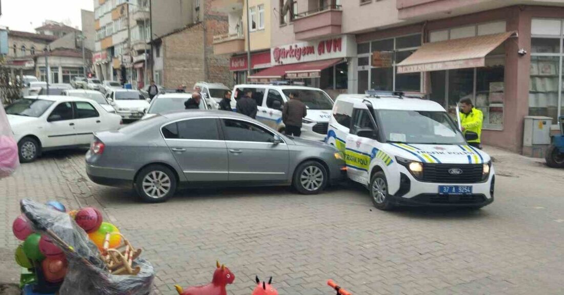 Kastamonu’nun Taşköprü ilçesinde, polisin “dur” uyarısına uymayan bir sürücünün kaçtığı