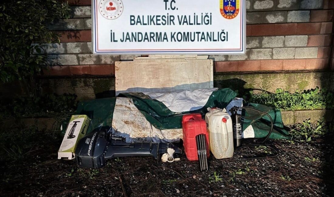 Balıkesir’in Ayvalık ilçesinde, Yunanistan’a yasadışı yollarla gitmeye çalışan 9 düzensiz
