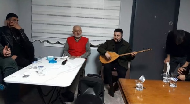 Terzili Köyü Dernek Evi’nde düzenlenen iftar programında muhtarlar bir araya