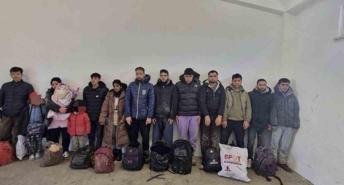 Uzunköprü ilçesinde gerçekleştirilen denetimlerde güvenlik güçleri tarafından 14 kaçak göçmen
